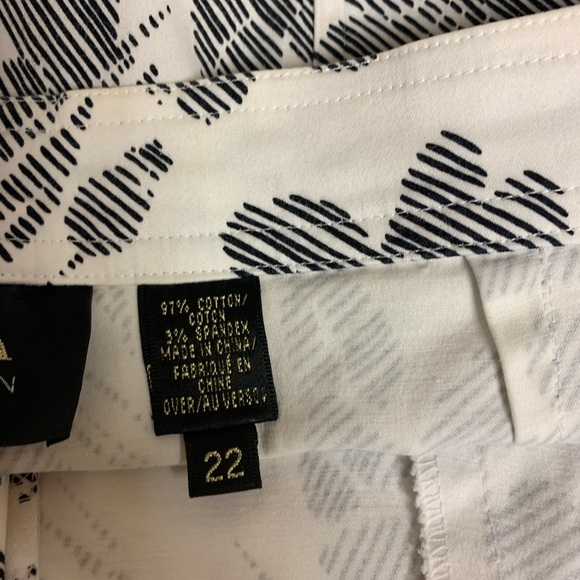 Dana Buchman pants SZ 22 white with black print floral classic flat front - Picture 7 of 11
